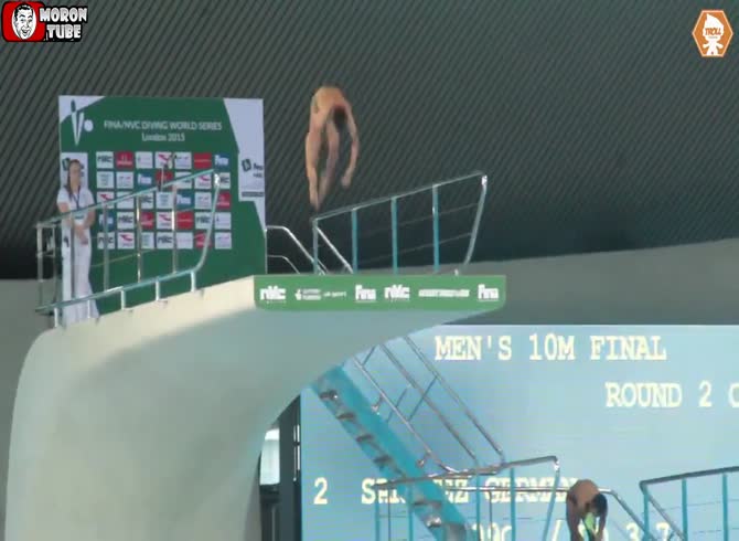 Video :In an international diving tournament, he performs admirably